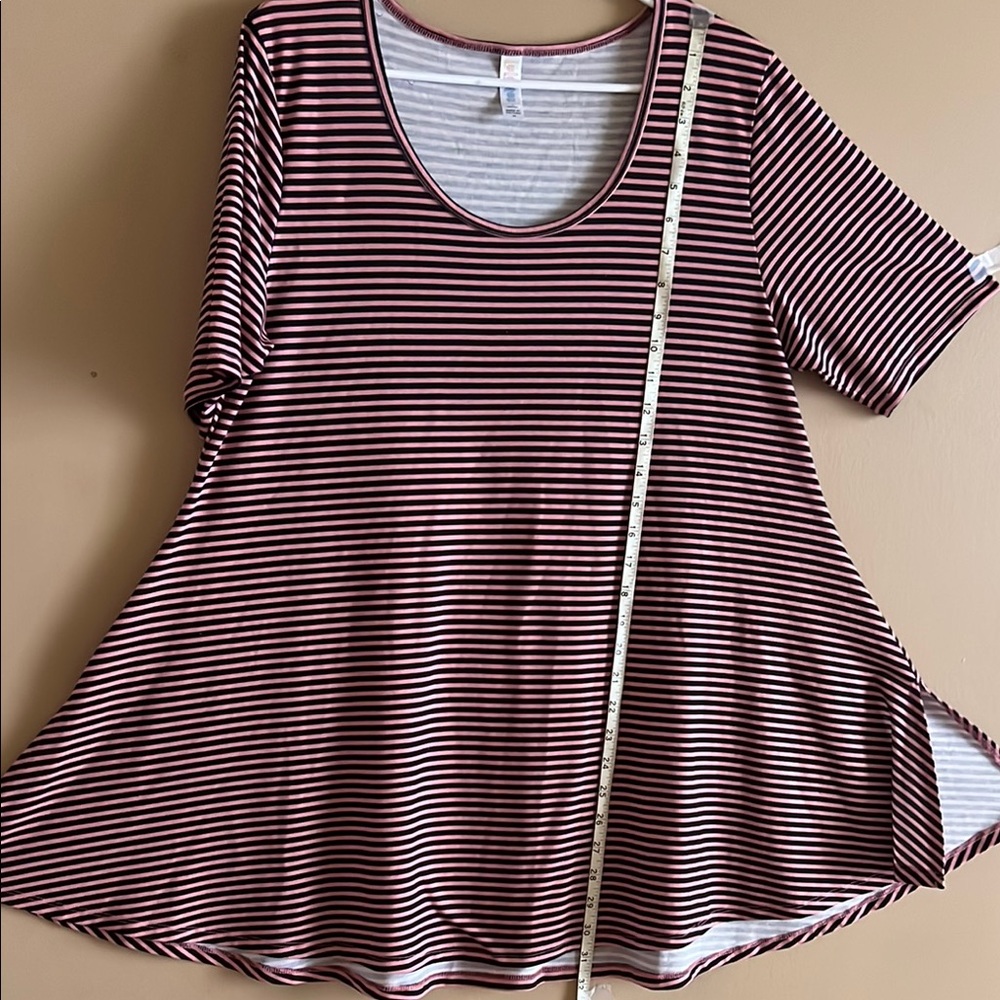 LuLaRoe Burgundy and White Striped Short Sleeve Size M